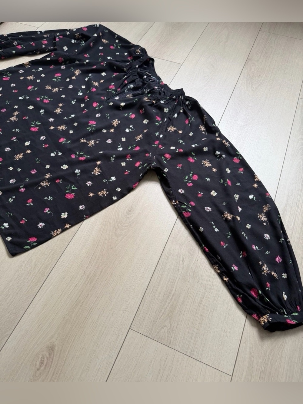 Old Navy Black Floral Peasant Blouse L